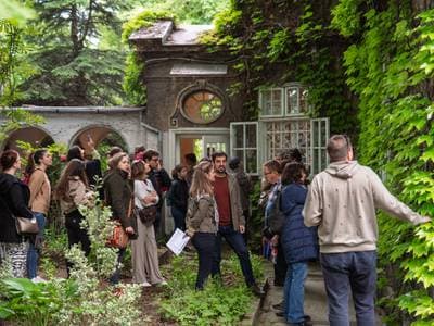 Önkénteseket és támogatókat keres az idén ismét 100 éves házakat bemutató Budapest100