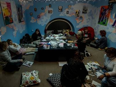 Ahol megfér egymás mellett a csocsó és az irodalmi est – Megnyílt a Csinszka Kultúrpresszó