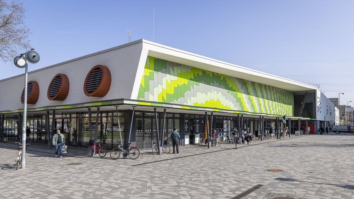 Erre figyeljenek a szombati munkanapon: parkolás, ügyfélszolgálat és piacok Győrben