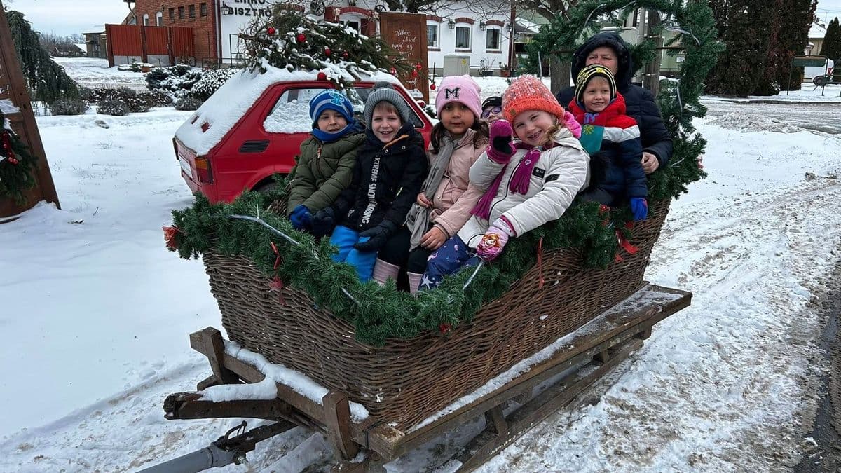 A szili óvodások ritka téli élményei, lovas szánon járták be a falut - Fotó