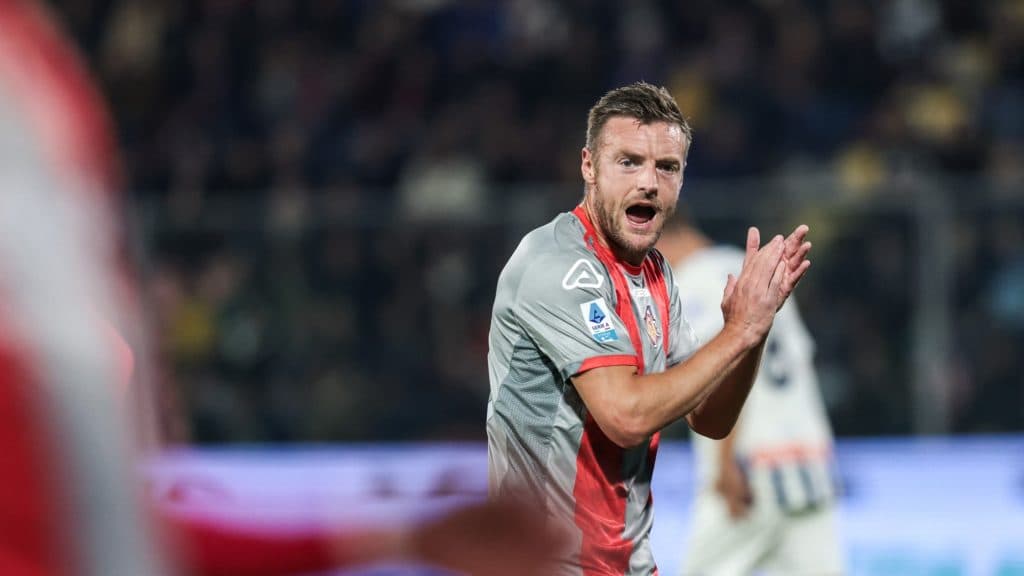 Tizenhat évesen gyárban melózott, részese volt a PL legnagyobb csodájának, és még 38 évesen is megmutatná a kétkedőknek az energiaital-függő csatár