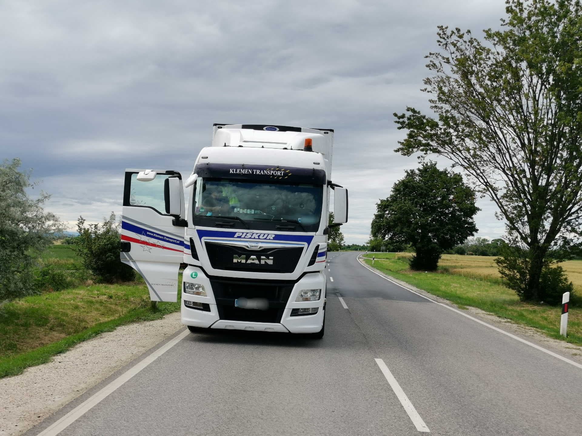 A 7,5 tonnánál nagyobb járművek nem hajthatnak fel az M80-as autóútra