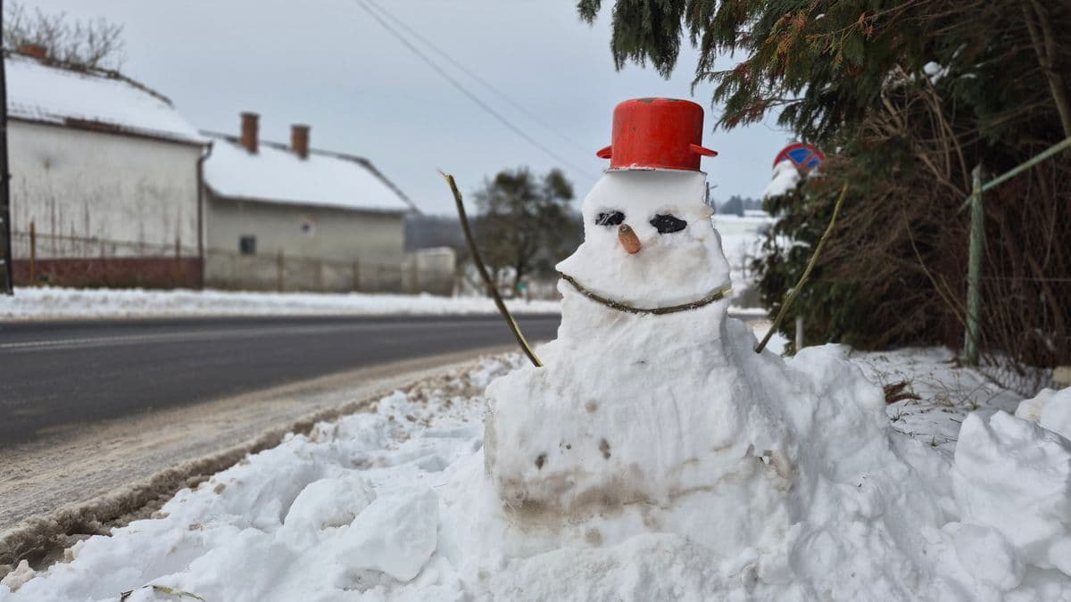 Nem az ígért ónos eső érkezett, ám még bármi lehet. A hóember még megmenekült (videó)
