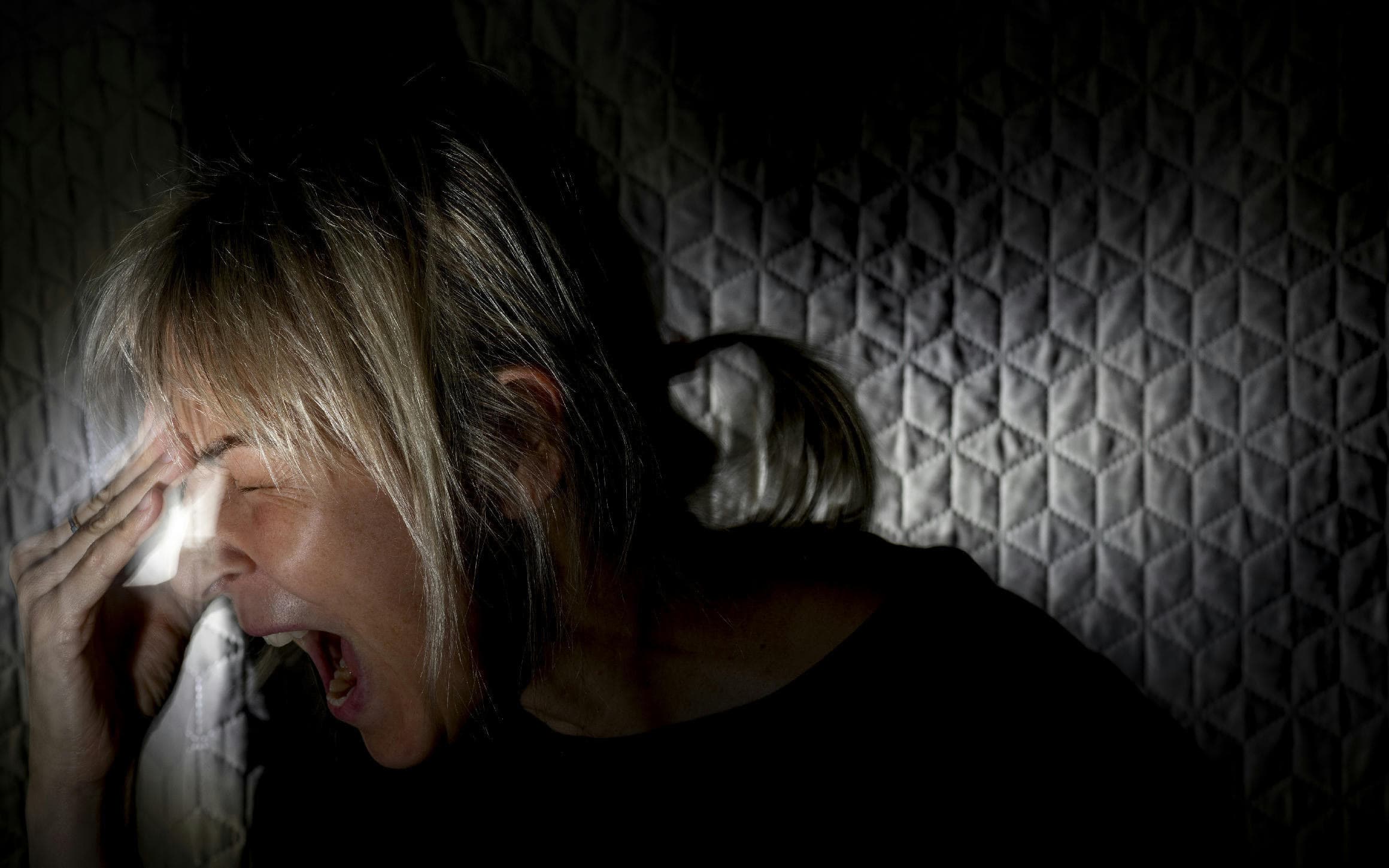 Borzalmas károkat okoz a migrén, amit néha a fájdalomcsillapító is súlyosbít – mi jön, amikor már semmi nem használ a roham ellen?