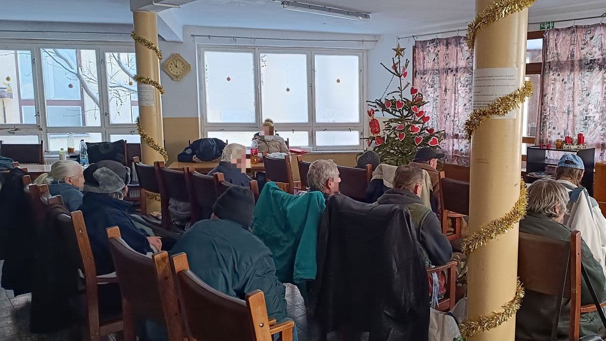 Életmentő kapu a fagy elől: így működik a Dél-Alföld utolsó szabadférőhelyes hajléktalanszállója