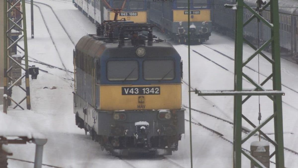 Intézkedések a vasúton: Pécsen is megerősített készenlét az ónos eső miatt