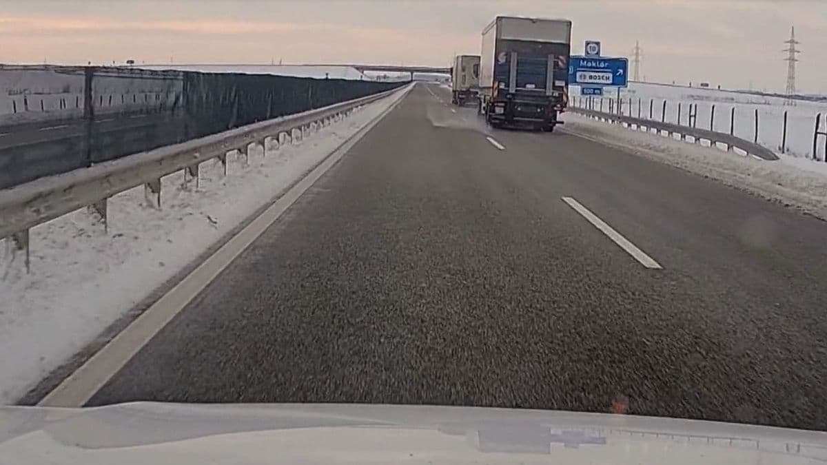 Hótömb esett le egy kamionról: fejsérüléssel vitték kórházba az autóst