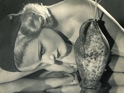 A meztelenség a galériába költözött – Két új aktkiállítás a Mai Manó Házban