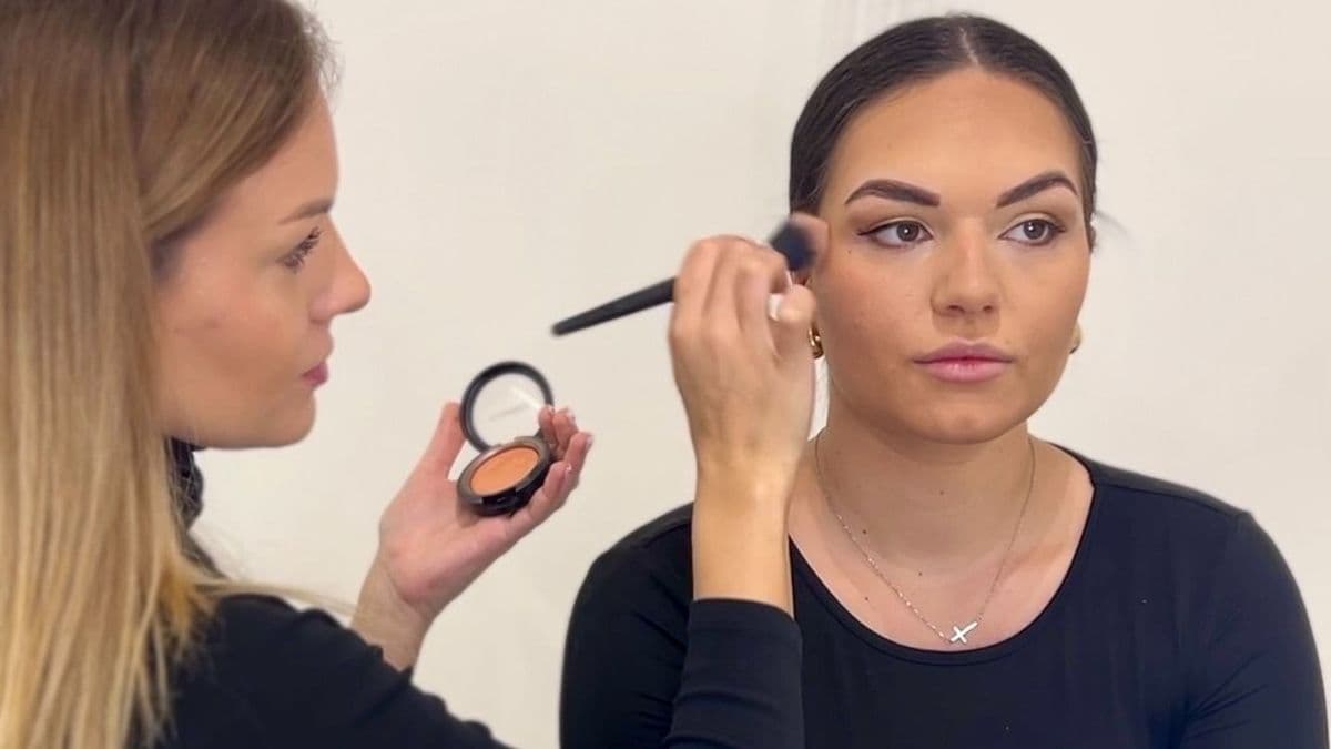 Ezek 2026 legnagyobb tavaszi sminktrendjei - Ragyogó bőr, és pasztell szemek