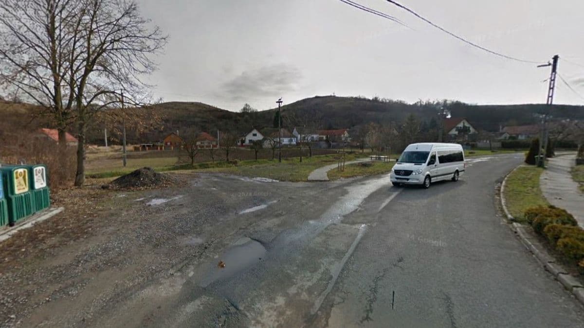 Fehér Mercedes járja a falut – figyelmeztetést adott ki az önkormányzat!