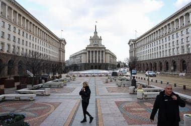 A választásokba való beavatkozástól tart Bulgária, nemzetközi segítséget kér a kormány