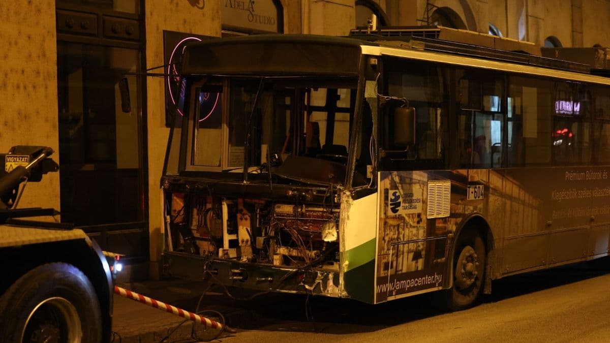 Forgalmi káosz a város szívében – trolibuszok csapódtak egymásnak a Tisza Lajos körúton (galéria)