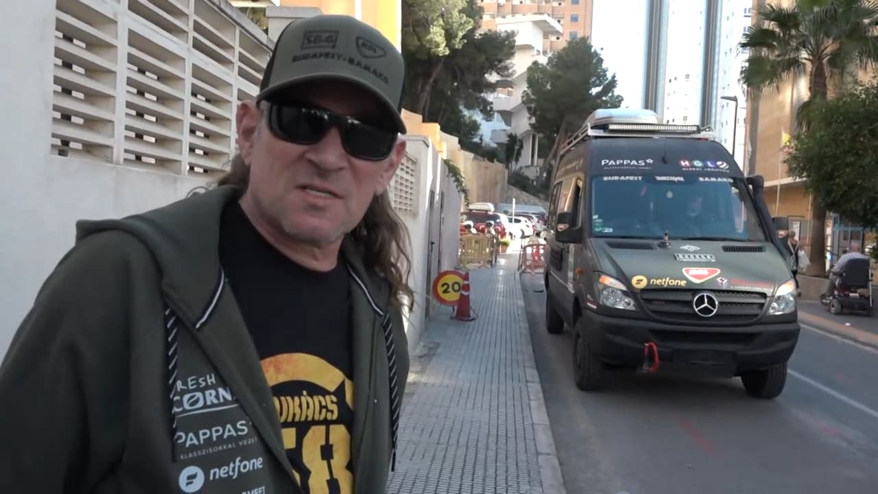 Ellopott rendszámtábla és lassuló turnébusz: döcögősen indult a Tankcsapda afrikai kalandja