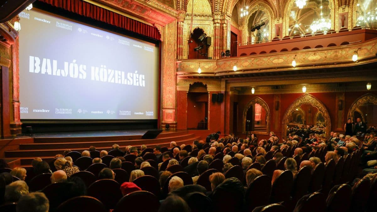 „Ezt a filmet se Moszkvában, se Kijevben nem tapsolnák meg”– a Baljós közelség díszbemutatóján jártunk