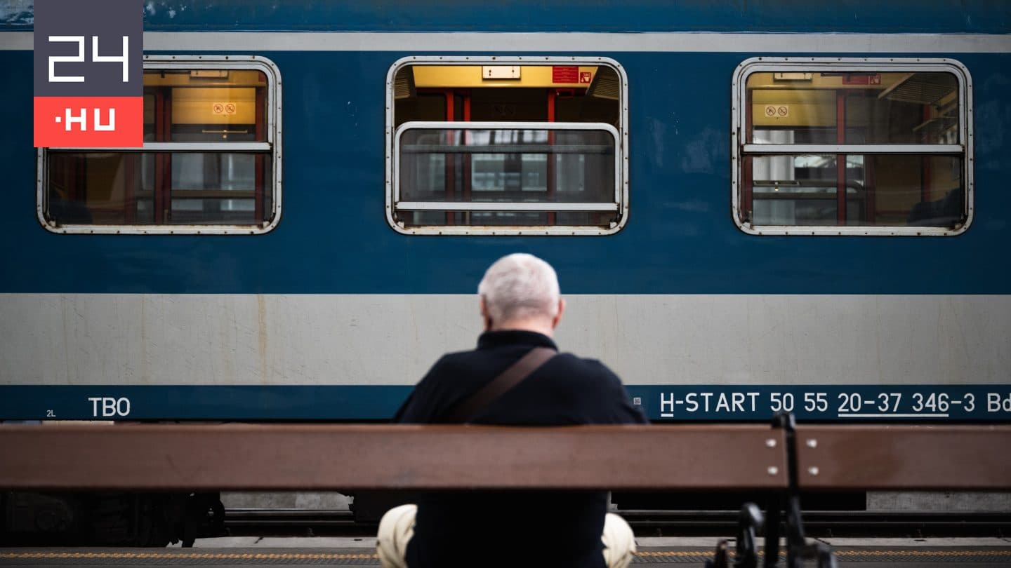 MÁV Utasok Kényszerű Gyaloglása a Szerb Határon