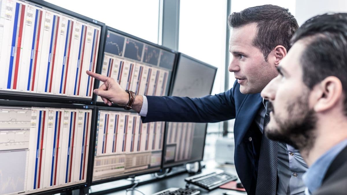 Politikusok a tőzsdén: hozam vagy illúzió a bennfentes előny?