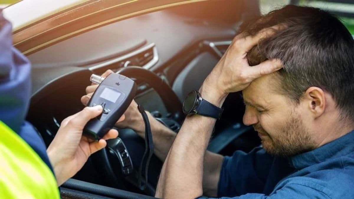 Átmulatott éjszaka után volán mögé ülni? Súlyos hiba lehet – ezt mondja az orvostudomány, a rendőrség és a jogszabály (videó)