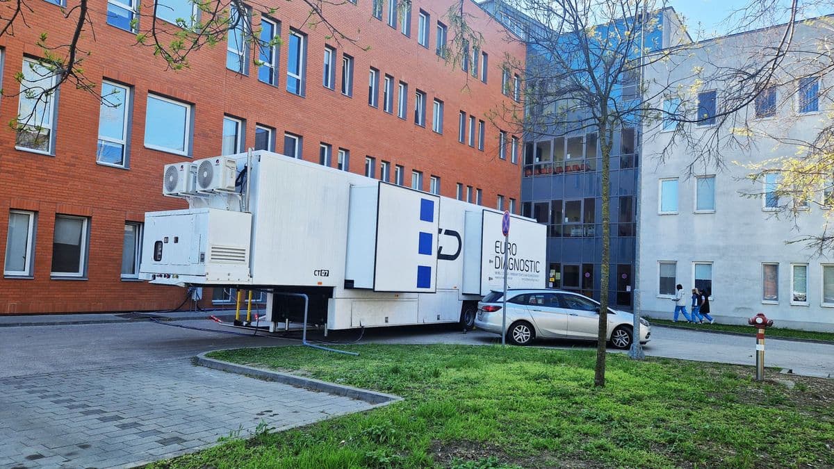 Csúcstechnológiás berendezés érkezett a szolnoki kórházba
