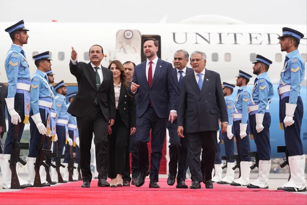 Megérkezett Pakisztánba J. D. Vance amerikai alelnök, hogy a békéről tárgyaljon az irániakkal