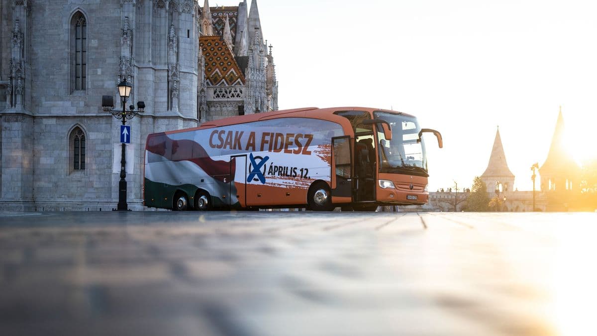 Elindult Orbán Viktor a választások előtti utolsó országjáró körútjára - egymillió kézfogás a cél (képekkel, videóval)