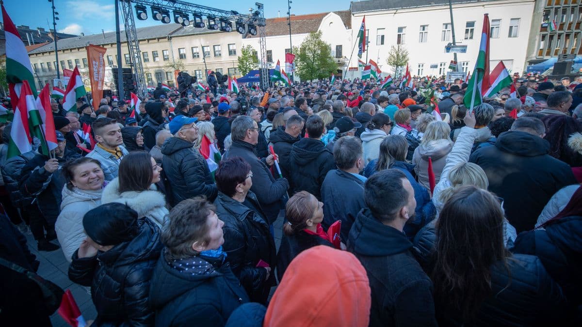 Utaztatott provokátorok jöttek Orbán Viktor debreceni fórumára