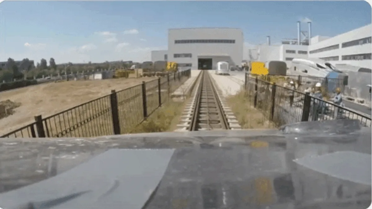 Videón a világ leggyorsabb vonata – brutális sebességet mértek