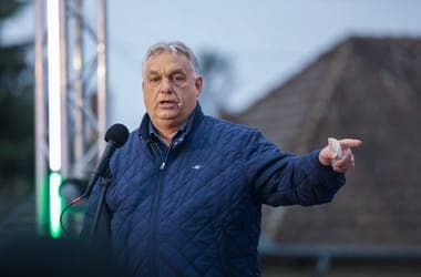 Orbán utcára küldte híveit kezet fogni
