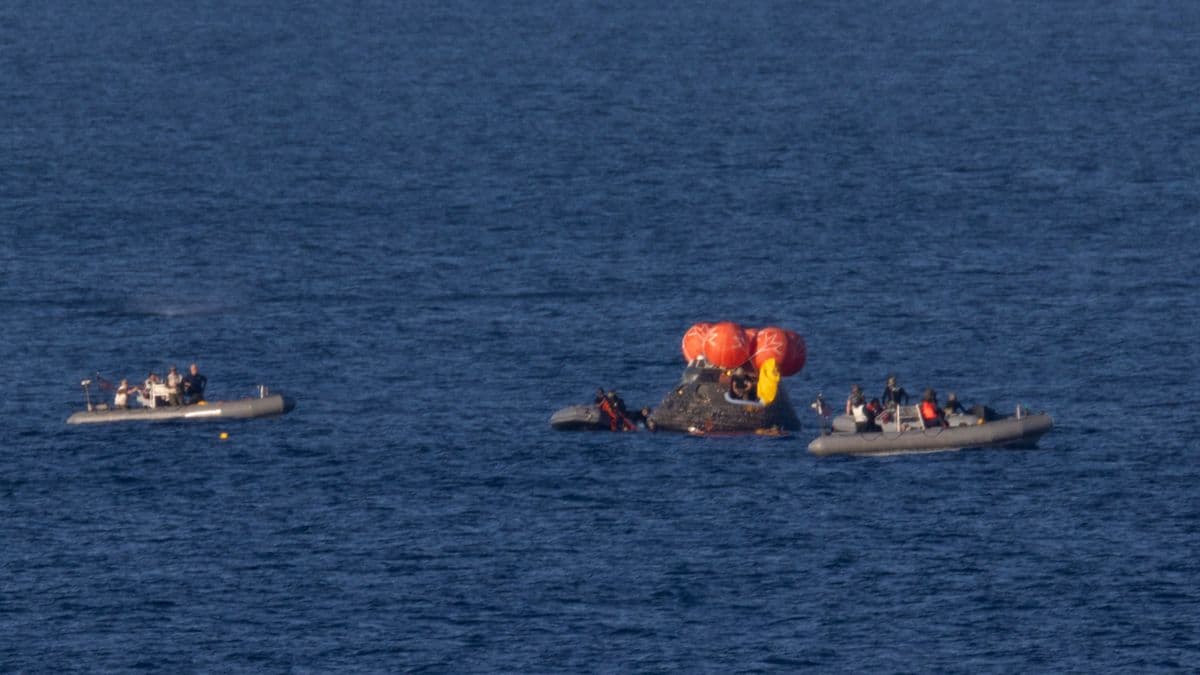 Sikerrel visszaérkezett a Földre a NASA Holdat megkerülő űrkabinja, az Orion (videó)