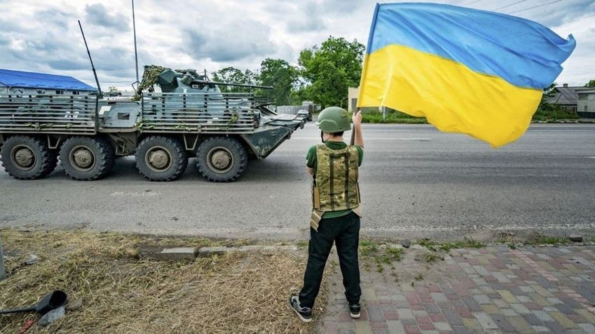Az ukrán népnek elege lett, százával támadtak az emberek a kényszersorozókra Ukrajnában