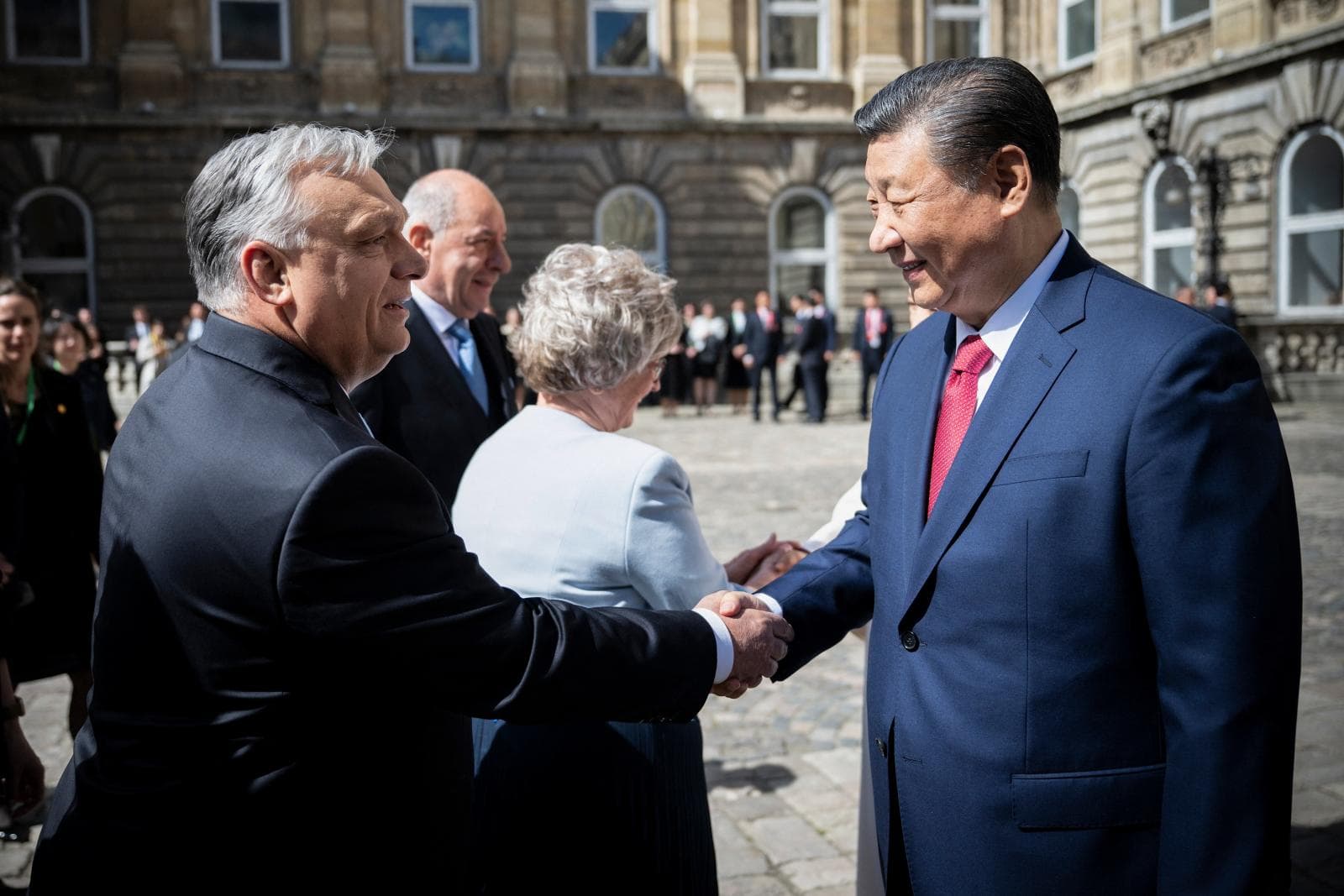 Az utolsó pillanatban fogott nagykövetcserébe az Orbán-kormány Pekingben