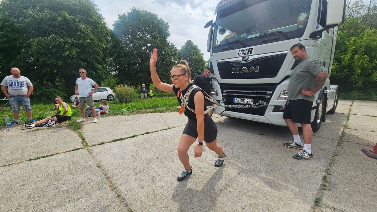 Ezeknek a nőknek a 9 tonnás kamion meg sem kottyan – ezért terjengett izomszag a Dráva-parton szombaton
