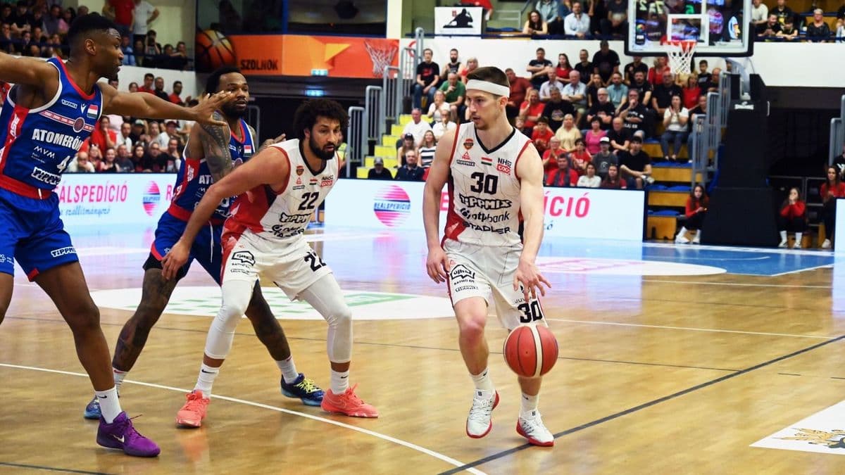 Az Olaj kiválóságai, Somogyi Ádám és Brady Skeens az évad legjobbjai között
