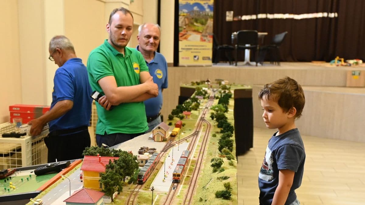 Itt aztán volt minden, ami vasút! Aprólékosan kidolgozott modelleket láthattak a gyerekek – galériával, videóval