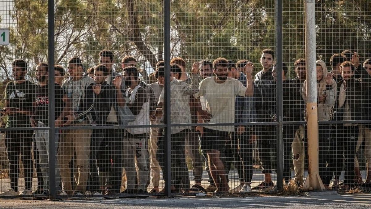 Jutalommal ösztönzik a migránsokat hazaküldő ügyvédeket a görögök