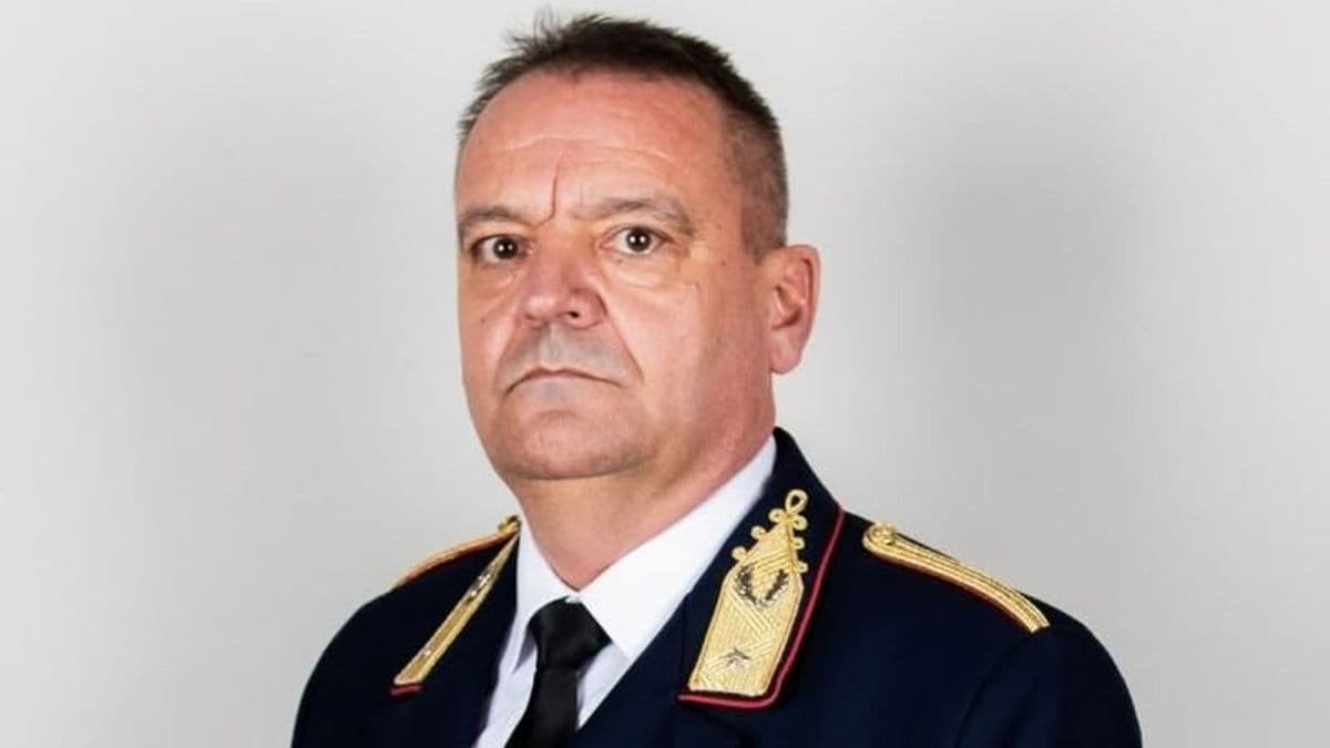 Közel 40 év szolgálat után elbúcsúzott a megyei katasztrófavédelmi igazgató – megható videó
