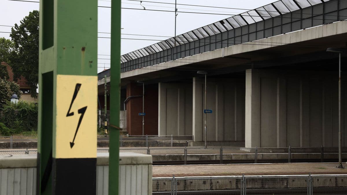 Tragédia Győrben: Leugrott a Baross hídról egy fiatal a sínek közé - fotók