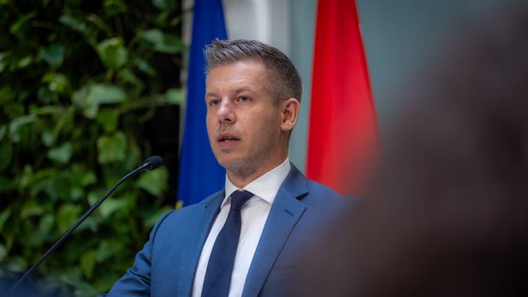 Magyar Péter: A magyar történelem egyik legnagyobb vasútfejlesztési programjáról döntött a kormány