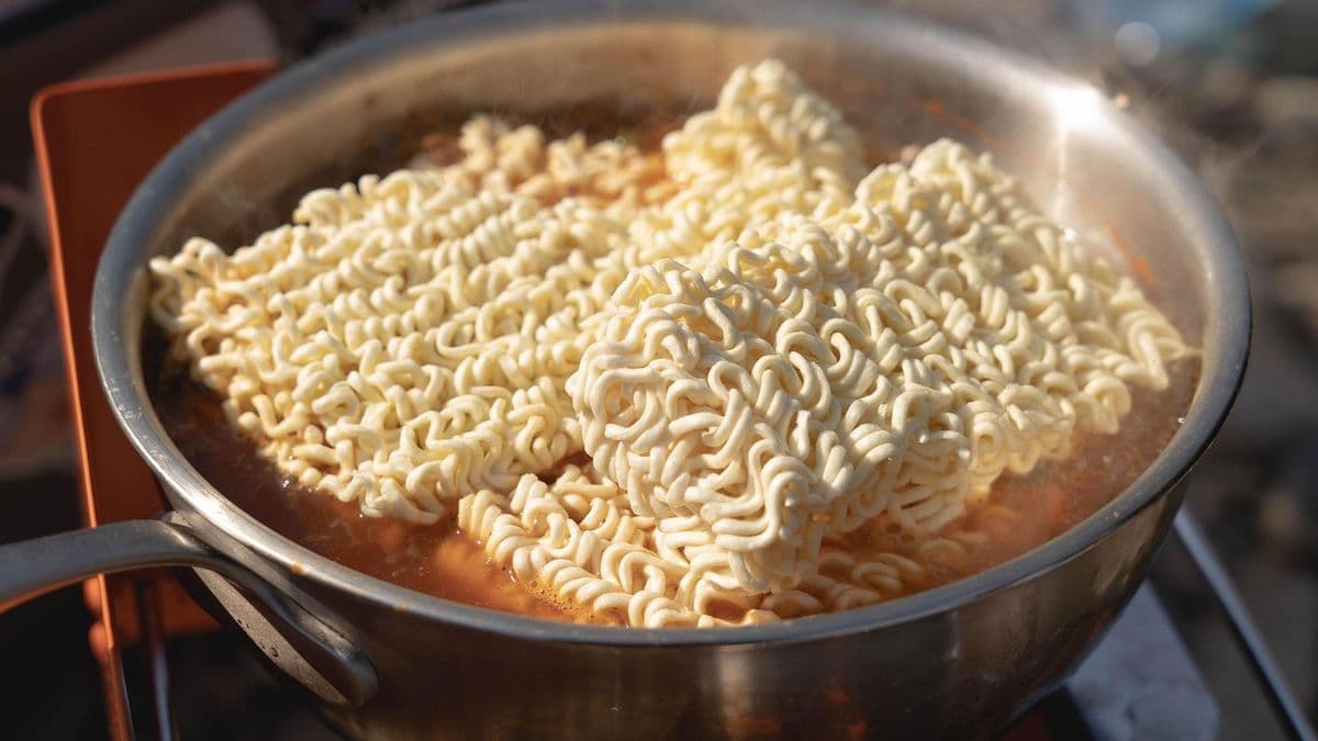Ne edd meg ezt a népszerű instant tésztát – az összeset visszahívták Salmonella-veszély miatt