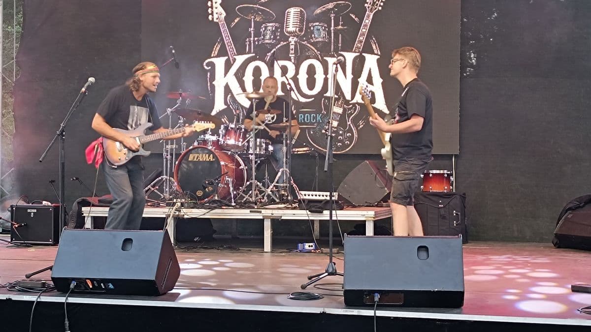 Égbekiáltó pop-rock-blues szólt az égi zenészekért Szolnokon - videóval