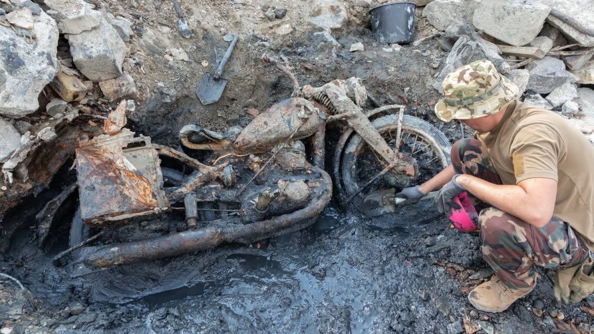 Név szerint is azonosíthatják a Dunából előkerült motor alatt talált két német SS-katonát