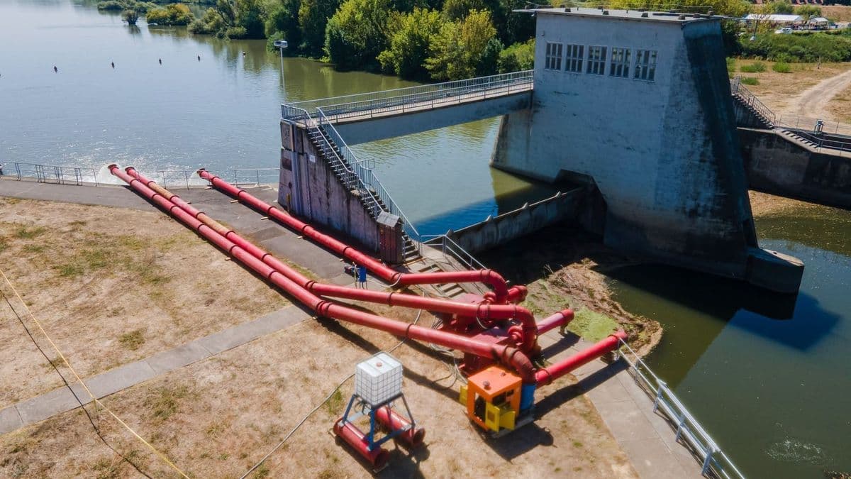 Folytatódik a vízpótlás: másodpercenként 1500 és 1000 liter vizet emelnek át