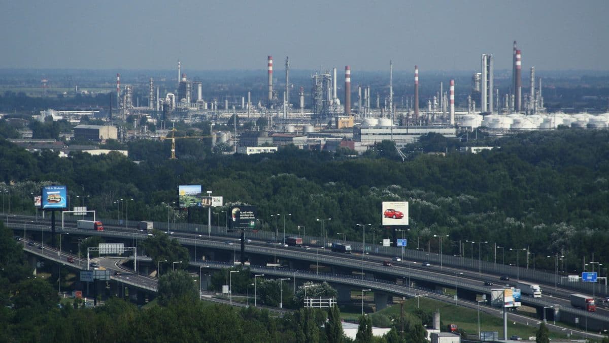 Egy kicsit lassan jön az üzemanyag Szlovákiából