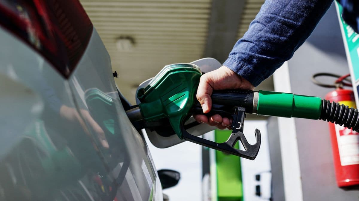 Kiderül az igazság, a magyarok olcsóbban tankolnak, mint a szomszédaik