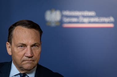 Varsónak sem árulta el a magyar kormány, hogy ki az a két lengyel, akinek menedékjogot adtak