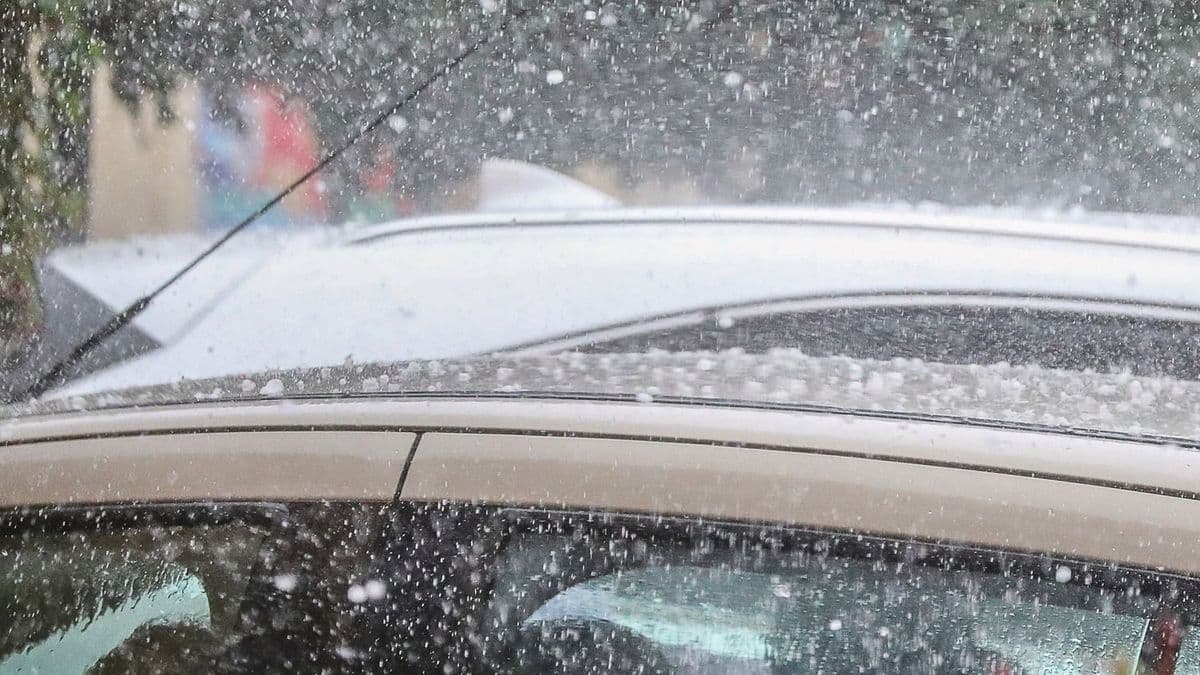 Brutális jégeső csapott le Tiszafüreden, kifehéredett az aszfalt a vihar után