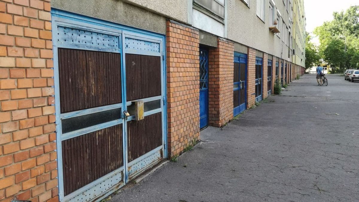 Éveken át tompa ütések zajára ébredt egy szolnoki nő, nem mindig autókat rejtenek a garázsok