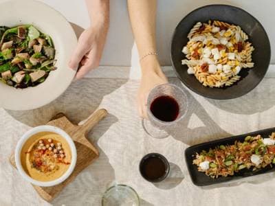 Finom, friss és gyors ebéd 2390-ért? – Megnéztük, mit tudnak a Lassal dobozos ételei