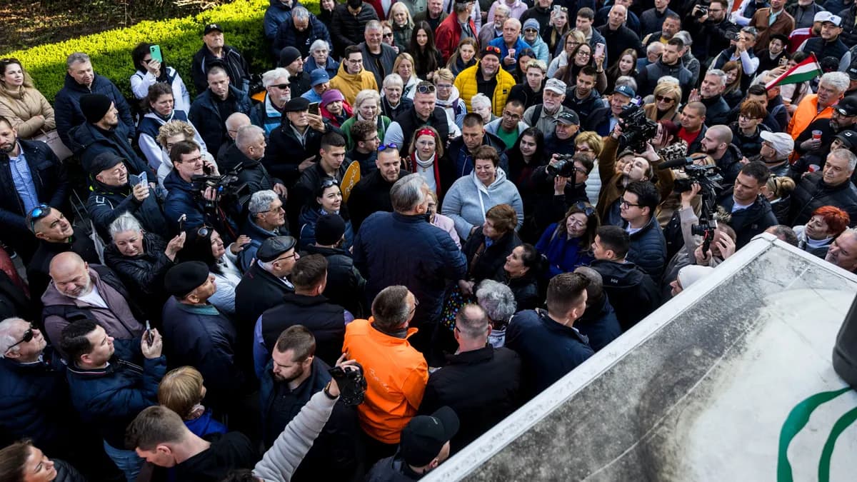 „Nincs megállás” - Vácon is rengetegen voltak kíváncsiak Orbán Viktorra