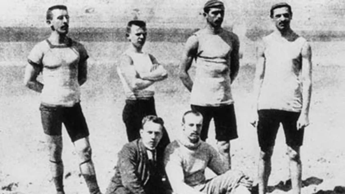 Hajós Alfréd-aranyak a Zea-öböl vízében