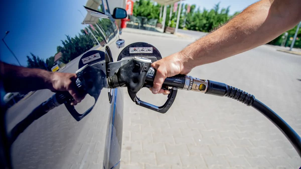 Védett ár: ekkora különbséget jelent ma tankolásnál